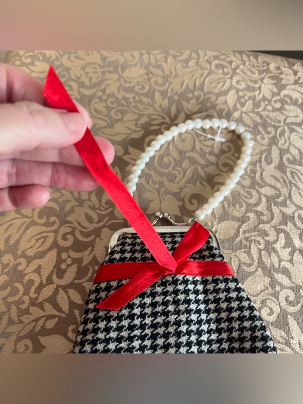 Houndstooth Coin Purse With Faux Pearl Handle And Red Ribbon See Description - Picture 3 of 12